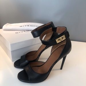 Givenchy Shark Lock Pump EURO 40 (Fits size 9)